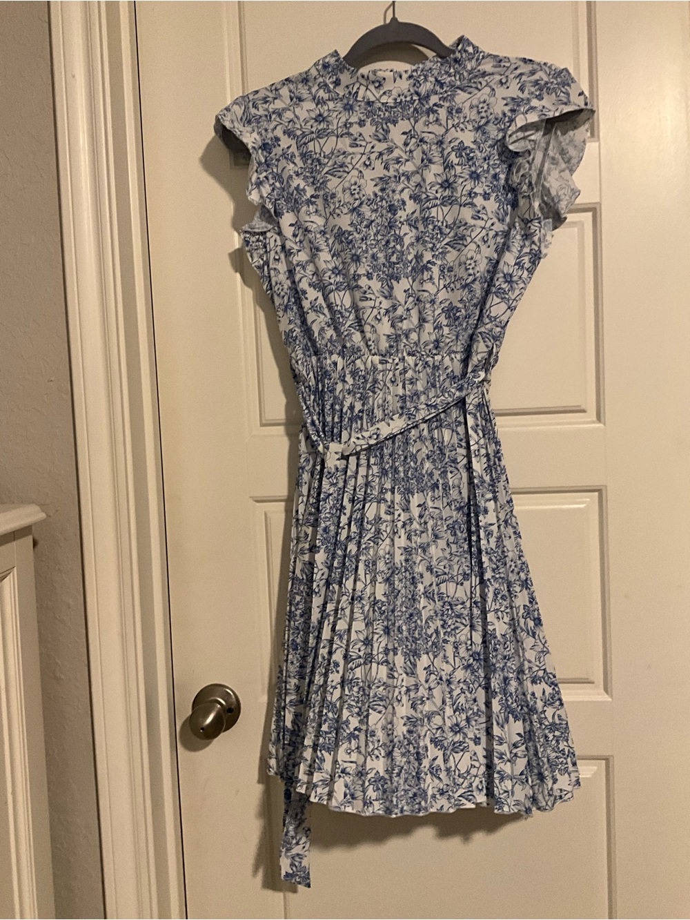 SHEIN Blue & White Floral Pleated Midi Dress